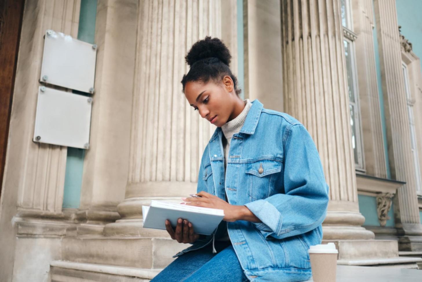 Geschäftstreffen zur Besprechung von Finanzstrategien