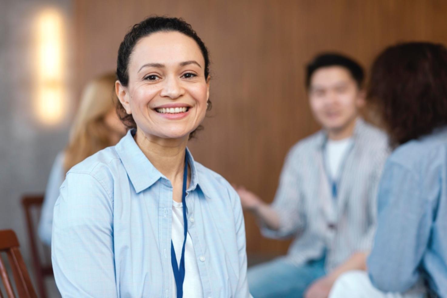 Moderne Finanzanalyse-Tools auf einem Schreibtisch